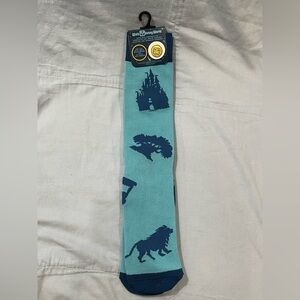 NEW‎ Walt Disney World - 4 Theme Parks - Pair of Adult Socks w/ Removeable Pin